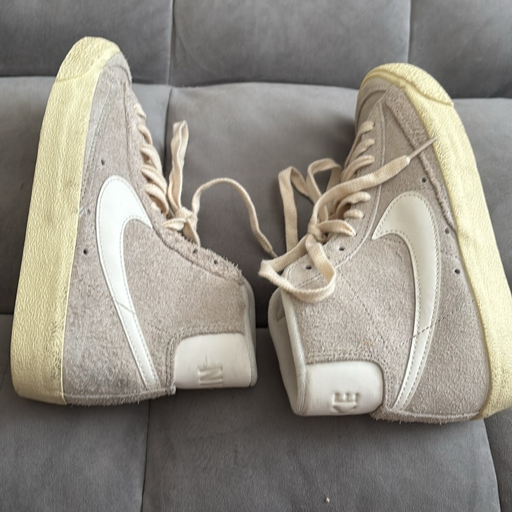 Blazer Mid '77 Vintage Sneaker Women’s size 6 in Bone - Picture 5 of 8